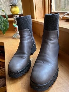 Homers boots